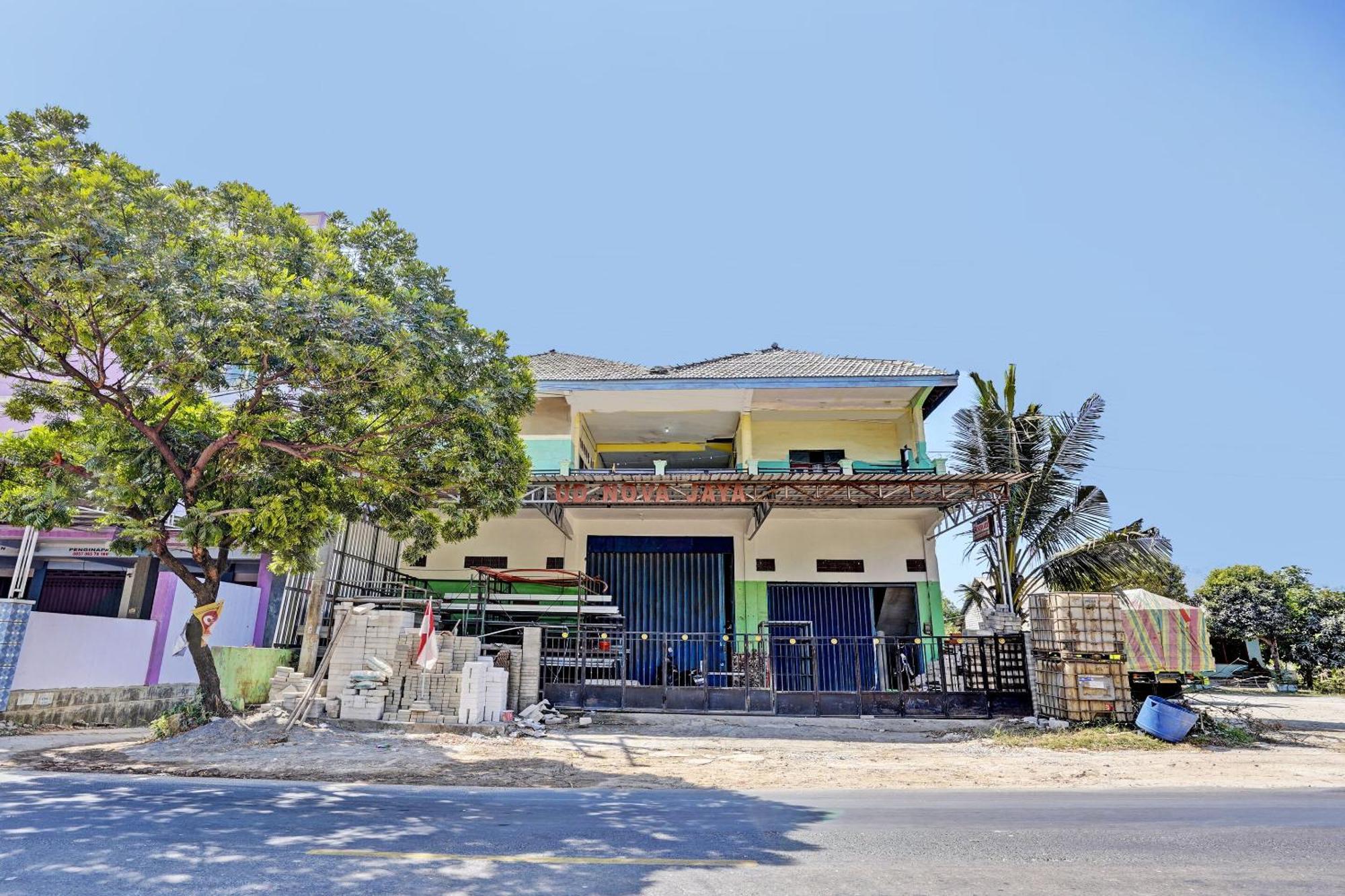 Oyo Life 93037 Nova Jaya Homestay Syariah Lamongan Ngoại thất bức ảnh